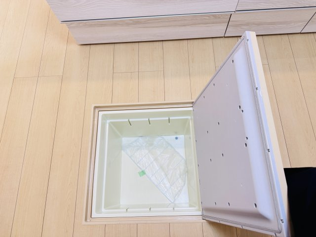 松戸市和名ケ谷新築戸建のキッチン|キッチン床下収納