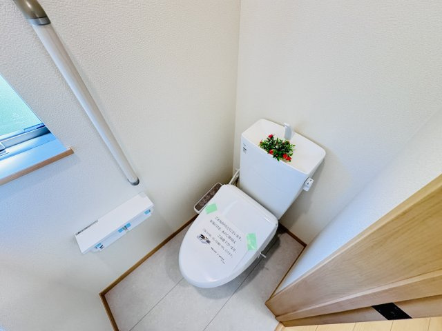 松戸市和名ケ谷新築戸建のトイレ|温水洗浄暖房便座つきトイレ