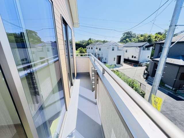 松戸市和名ケ谷新築戸建のバルコニー|南向きワイドバルコニー・日当たり良好♪