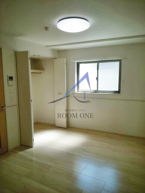 ビレッジ　アップ　渋谷の居間・リビング|洋室のお部屋です。