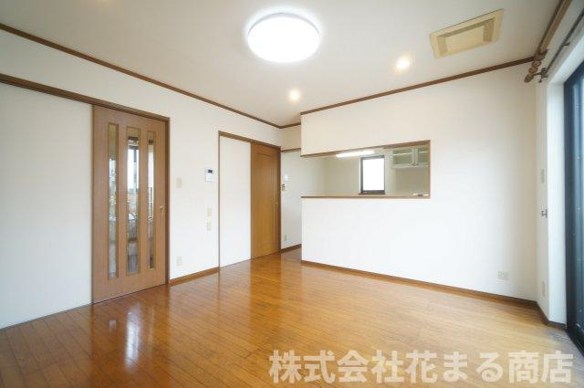 千葉市中央区鵜の森町戸建貸家の居間・リビング|物件、駅でお待ち合わせでのご案内歓迎！