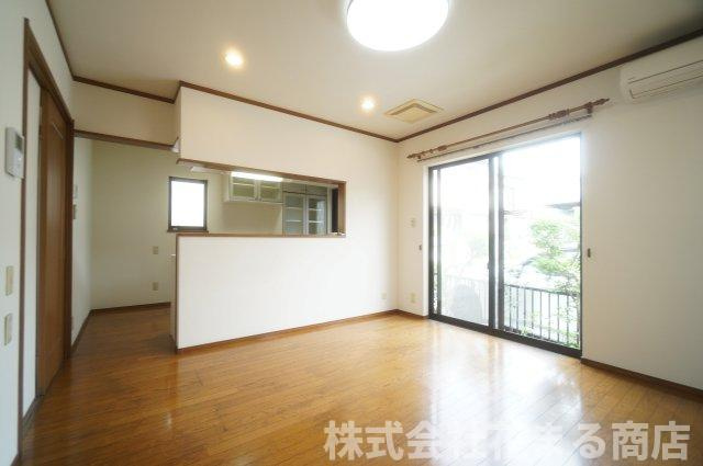 千葉市中央区鵜の森町戸建貸家の居間・リビング|物件、駅でお待ち合わせでのご案内歓迎！
