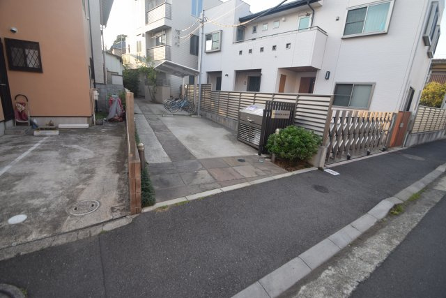 フリーデンハウス中山のエントランス|ゆとりのあるエントランスです