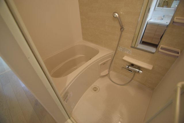 フリーデンハウス中山の浴室|落ち着いた空間のお風呂です