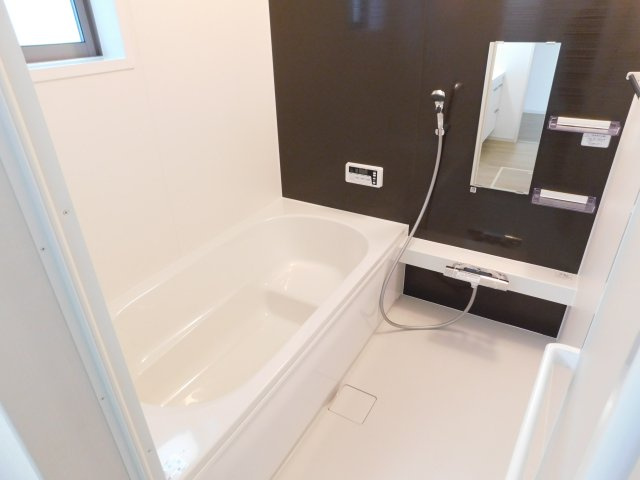 名古屋市中川区千音寺４丁目の新築一戸建の浴室|◇浴室◇　　広い１坪サイズ・浴室暖房乾燥機・保温浴槽・追い焚き機能・ベンチ浴槽・エコシャワー・オートバス・バリアフリーバス・浴室窓あり