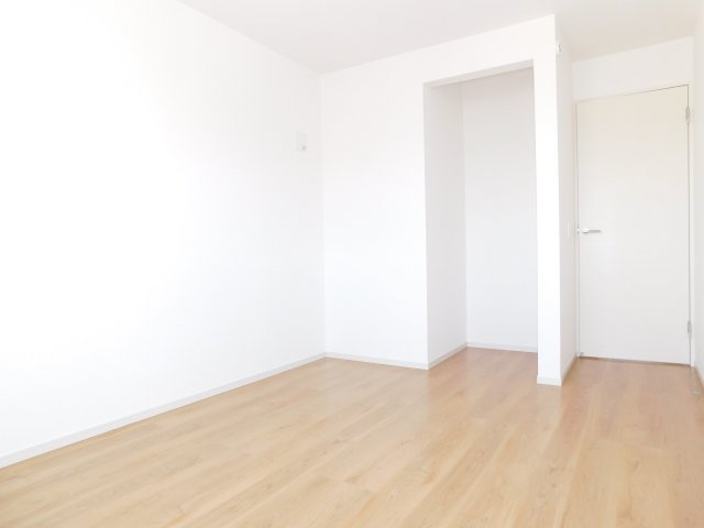 名古屋市中川区千音寺４丁目の新築一戸建の洋室|◇洋室◇　　明るい洋室６．５帖　収納スペース完備！