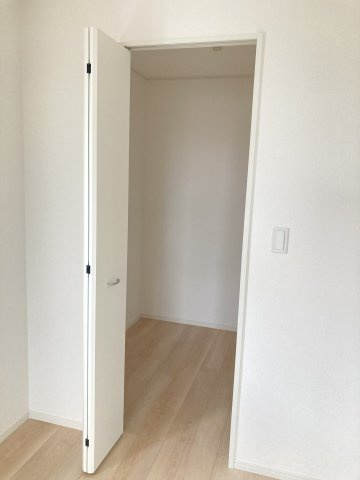 クレイドルガーデン前橋市大利根町第２　1号棟の収納|2階洋室１収納スペースです♪ウォークインクローゼット付きです。
