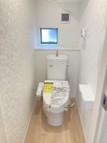 クレイドルガーデン前橋市大利根町第２　1号棟のトイレ|2階トイレです。清潔感のある白を基調としています。