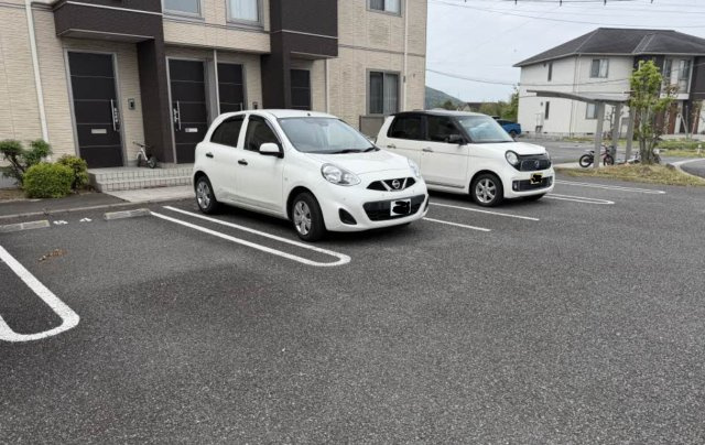 シャーメゾン見晴台　Ｅ棟の駐車場
