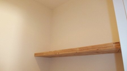 カネマタハイツのトイレ|トイレ上部の収納棚