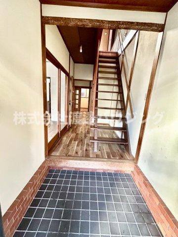 庄内栄町3丁目一戸建の玄関