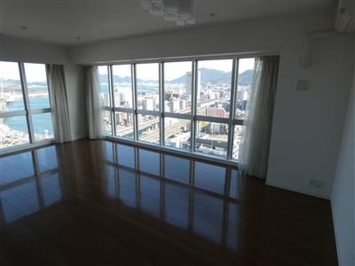 小倉D.C.TOWERの居間・リビング