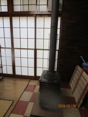 【その他】 | 平舘第26地割売地（古屋付） | 建物内に薪ストーブがあります。