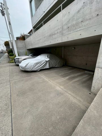 ビルーチェの駐車場