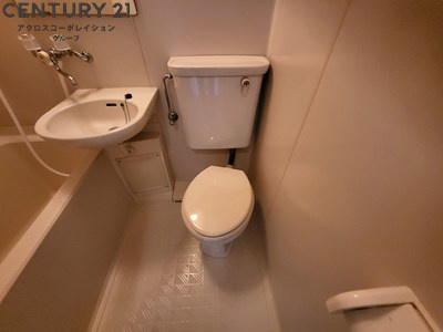 浴室内にトイレがあります！
