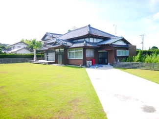【外観】 | 長生郡一宮町東浪見　中古戸建 | 敷地496坪 2階は増築 フリースペース約45.5帖 ドックラン・家庭菜園が可能ですウッドデッキ付き