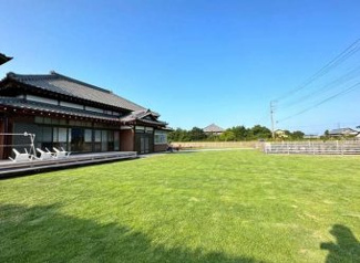 【庭】 | 長生郡一宮町東浪見　中古戸建 | 敷地496坪 2階は増築 フリースペース約45.5帖 ドックラン・家庭菜園が可能ですウッドデッキ付き