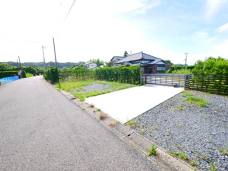 【駐車場】 | 長生郡一宮町東浪見　中古戸建 | 敷地496坪 2階は増築 フリースペース約45.5帖 ドックラン・家庭菜園が可能ですウッドデッキ付き