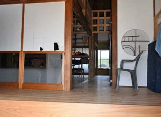 【玄関】 | 長生郡一宮町東浪見　中古戸建 | 敷地496坪 2階は増築 フリースペース約45.5帖 ドックラン・家庭菜園が可能ですウッドデッキ付き