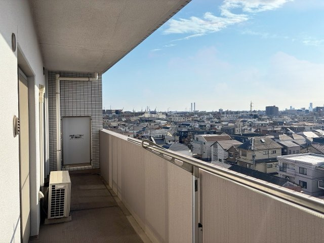 【バルコニー】 | ライオンズヴィアーレ横濱ベイ壱番館 | 落ち着いた時間を過ごせるバルコニーです