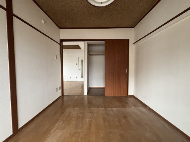 寿ゞやマンション小牧の洋室|クローゼット付きの洋室です