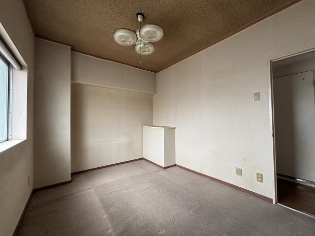 寿ゞやマンション小牧の洋室|使い勝手のいい洋室です