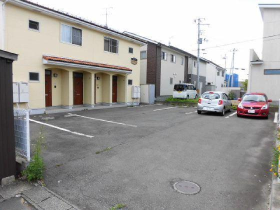 ベルメゾン青山の駐車場