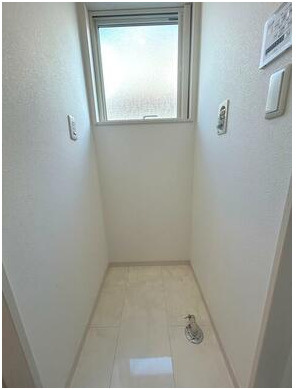 野田市蕃昌　中古戸建　平成29年築の脱衣所