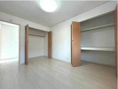 野田市蕃昌　中古戸建　平成29年築の洋室