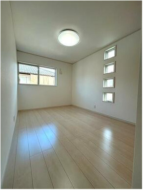 野田市蕃昌　中古戸建　平成29年築の洋室