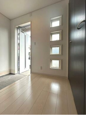 野田市蕃昌　中古戸建　平成29年築の玄関