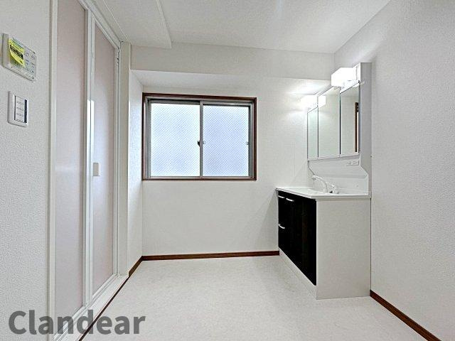 ドルミ錦糸町大興ビルの独立洗面台|ドキドキの新生活も、安心してスタート。ぴったりの住まいを見つけませんか？クランディアが一緒に住まい選びをサポートします‼　まずは、お気軽にお問合せください　＃クランディア