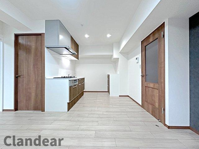 ドルミ錦糸町大興ビルの居間・リビング|ドキドキの新生活も、安心してスタート。ぴったりの住まいを見つけませんか？クランディアが一緒に住まい選びをサポートします‼　まずは、お気軽にお問合せください　＃クランディア