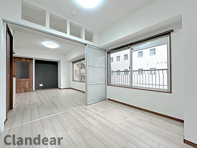 ドルミ錦糸町大興ビルの居間・リビング|ドキドキの新生活も、安心してスタート。ぴったりの住まいを見つけませんか？クランディアが一緒に住まい選びをサポートします‼　まずは、お気軽にお問合せください　＃クランディア