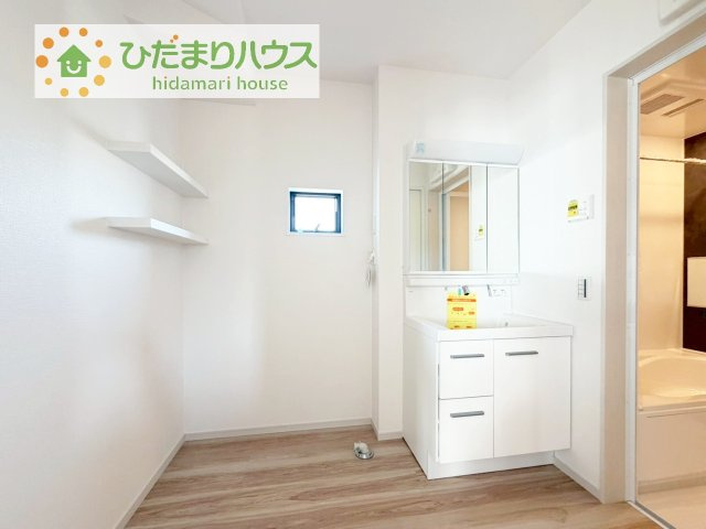 【独立洗面台】 | 取手市ゆめみ野5期　新築戸建　1号棟 | 三面鏡の大きな鏡は憧れます(^^♪鏡の後ろは収納となっていて、細かいものでも収納できるのでスッキリと整理できます！