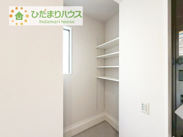 【収納】 | 取手市ゆめみ野5期　新築戸建　1号棟 | シューズクロークは、レインコートやベビーカー、ゴルフバッグなど大きな荷物を置けるので、
いつでも玄関を綺麗に保てます(*^-^*)