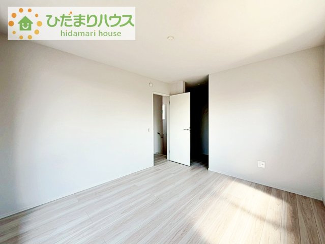 【寝室】 | 取手市ゆめみ野5期　新築戸建　2号棟 | バルコニーに面していて、たっぷり光りの入る明るい主寝室です！