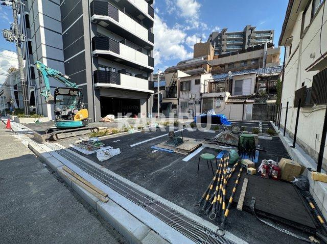 S-RESIDENCE都島LUXのエントランス|車をお持ちの方に嬉しい駐車場付きの物件です