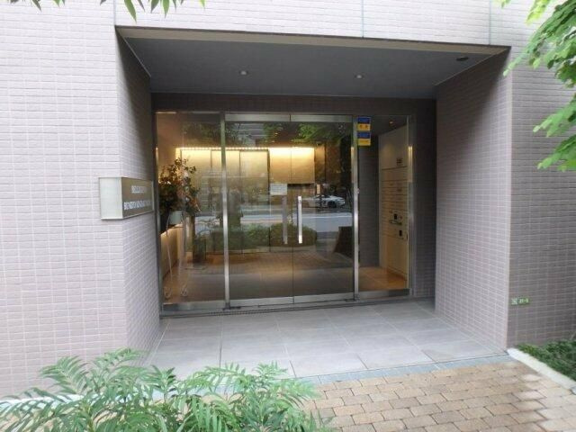ベルジェンド文京千駄木ノーブルのエントランス