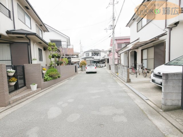 【前面道路含む現地写真】 | 加古川市平岡町土山　中古戸建