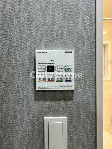 江戸川区北小岩6丁目新築分譲住宅の冷暖房・空調設備|【浴室乾燥機】暖房・冷風・換気・乾燥が可能です。毎日を快適に過ごせるうれしい機能が揃っています。雨の日の洗濯物も安心です。