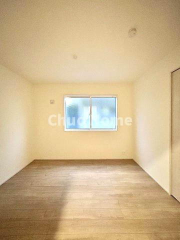 江戸川区北小岩6丁目新築分譲住宅の子供部屋|【子供部屋】お子様を持つ家庭の約6割が「家族や子どものため」に購入を希望。入学後の転校を避け、広い空間でのびのび育てたいなどの親心が、家探しのきっかけになっているようです。