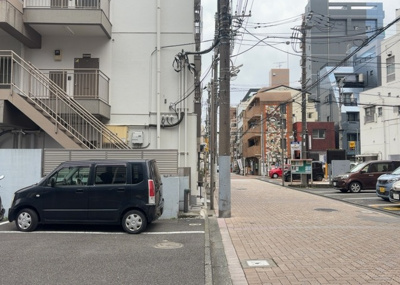 【外観】 | 成和スカイハイツ淵野辺 | 隣家の土地はどうなっているのか、生活利便施設が近くにあるのか、学校まで近いかなど、お客様のライフスタイルにあわせたイメージが重要です。また、近くにあると困る施設が近くにないかも確認するといいでしょう。