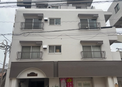 【外観】 | 成和スカイハイツ淵野辺 | ＲＣ造、Reinforced Concreteは直訳すると補強されたコンクリートです。主に柱や梁・床・壁が鉄筋とコンクリートで構成おり、鉄筋を組んだ型枠にコンクリートを流し込んで固めたものを指します。