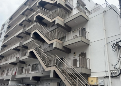 【外観】 | 成和スカイハイツ淵野辺 | ＳＲＣ造は強度や耐震性の面でもRC造と比べて優れています。そのため、10階建以上の高層または超高層マンションなどの建築にも多く採用されています。柱や梁などのサイズが小さくても高い耐震性を確保できます。