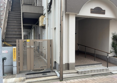 【内装】 | 成和スカイハイツ淵野辺 | 共用部分は、一棟の建物に住む区分所有者全員が共同で所有するとし、共用部分の管理、補修などは、区分所有者で形成される管理組合が行います。個人の判断で勝手に変更することはできませんので覚えておきましょう。