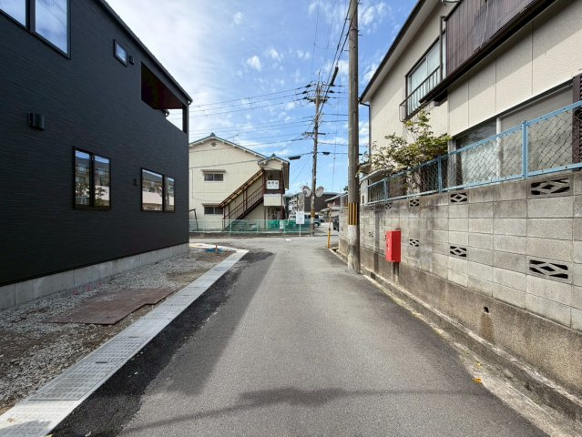 寺戸町向畑の前面道路含む現地写真