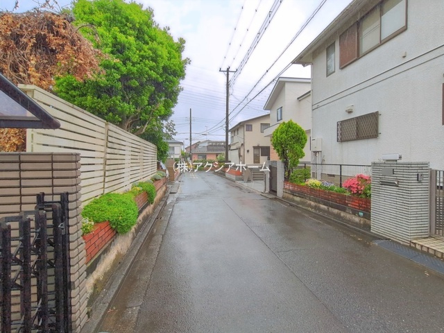 所沢市下富・全1棟　新築一戸建　～1部屋増やせる～の前面道路含む現地写真