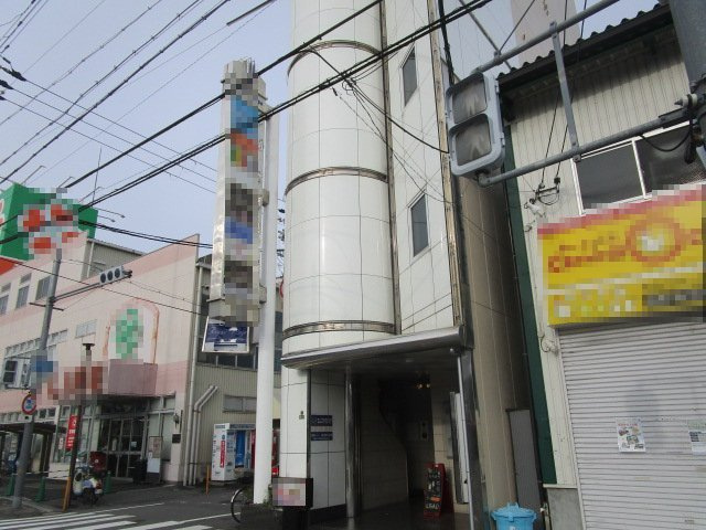 大阪市生野区林寺５丁目のビルの外観