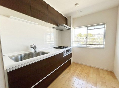 たまプラーザ団地３街区６号棟のキッチン|窓があり、大変明るいキッチンになります。